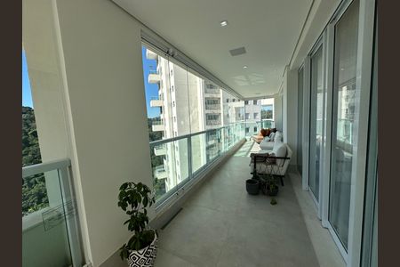 Apartamento à venda com 284m², 3 quartos e 5 vagas Apartamento à venda com 284m², 3 quartos e 5 vagasVaranda da Sala