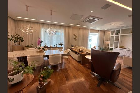 Apartamento à venda com 284m², 3 quartos e 5 vagas Apartamento à venda com 284m², 3 quartos e 5 vagasSala de Jantar