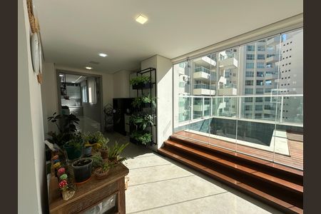 Apartamento à venda com 284m², 3 quartos e 5 vagas Apartamento à venda com 284m², 3 quartos e 5 vagasPiscina