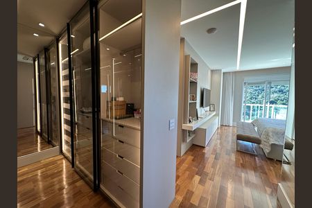 Apartamento à venda com 284m², 3 quartos e 5 vagas Apartamento à venda com 284m², 3 quartos e 5 vagasCloset da suíte 1