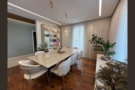 Apartamento à venda com 284m², 3 quartos e 5 vagas Apartamento à venda com 284m², 3 quartos e 5 vagasSala de Jantar