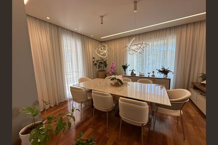 Apartamento à venda com 284m², 3 quartos e 5 vagas Apartamento à venda com 284m², 3 quartos e 5 vagasSala de Jantar