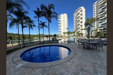 Apartamento à venda com 284m², 3 quartos e 5 vagas Apartamento à venda com 284m², 3 quartos e 5 vagasÁrea comum - Piscina