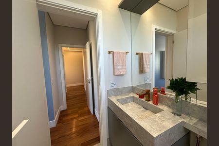 Apartamento à venda com 284m², 3 quartos e 5 vagas Apartamento à venda com 284m², 3 quartos e 5 vagasBanheiro da Suíte 2