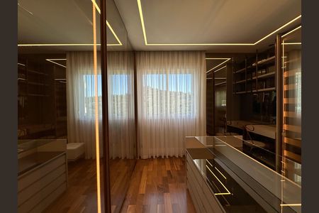 Apartamento à venda com 284m², 3 quartos e 5 vagas Apartamento à venda com 284m², 3 quartos e 5 vagasCloset da suíte 1