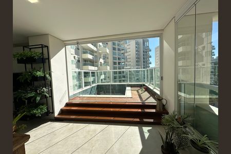 Apartamento à venda com 284m², 3 quartos e 5 vagas Apartamento à venda com 284m², 3 quartos e 5 vagasPiscina