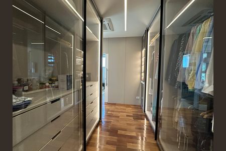 Apartamento à venda com 284m², 3 quartos e 5 vagas Apartamento à venda com 284m², 3 quartos e 5 vagasCloset da suíte 1