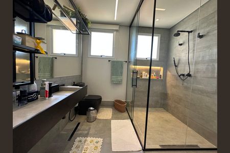 Apartamento à venda com 284m², 3 quartos e 5 vagas Apartamento à venda com 284m², 3 quartos e 5 vagasBanheiro da Suíte 1