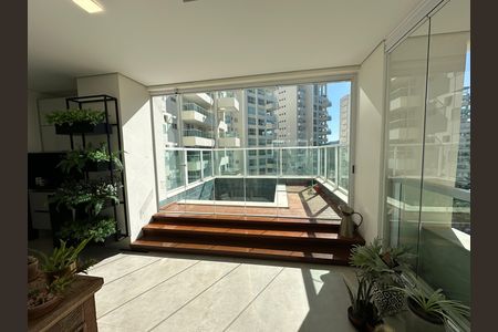 Apartamento à venda com 284m², 3 quartos e 5 vagas Apartamento à venda com 284m², 3 quartos e 5 vagasPiscina