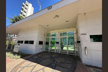 Apartamento à venda com 284m², 3 quartos e 5 vagas Apartamento à venda com 284m², 3 quartos e 5 vagasFachada e portaria