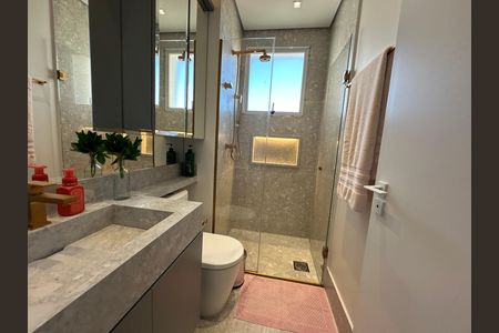 Apartamento à venda com 284m², 3 quartos e 5 vagas Apartamento à venda com 284m², 3 quartos e 5 vagasBanheiro da Suíte 2