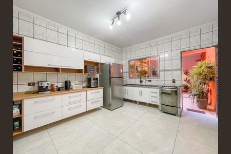 Casa à venda com 225m², 2 quartos e 2 vagas Casa à venda com 225m², 2 quartos e 2 vagasCozinha