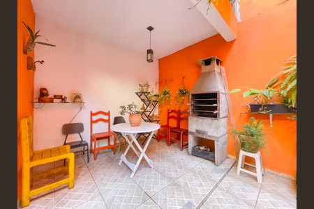 Casa à venda com 225m², 2 quartos e 2 vagas Casa à venda com 225m², 2 quartos e 2 vagasChurrasqueira
