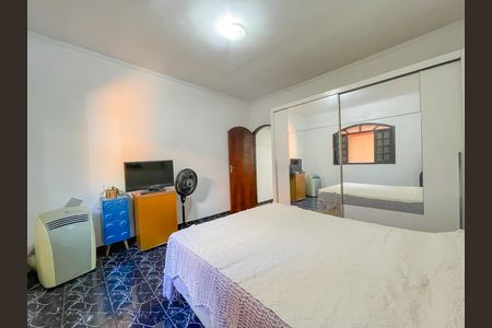 Casa à venda com 225m², 2 quartos e 2 vagas Casa à venda com 225m², 2 quartos e 2 vagasQuarto 2