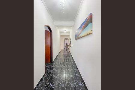Casa à venda com 225m², 2 quartos e 2 vagas Casa à venda com 225m², 2 quartos e 2 vagasCorredor