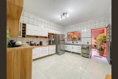 Casa à venda com 225m², 2 quartos e 2 vagas Casa à venda com 225m², 2 quartos e 2 vagasCozinha