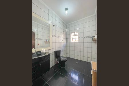 Casa à venda com 225m², 2 quartos e 2 vagas Casa à venda com 225m², 2 quartos e 2 vagasBanheiro 2