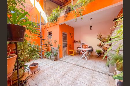 Casa à venda com 225m², 2 quartos e 2 vagas Casa à venda com 225m², 2 quartos e 2 vagasQuintal