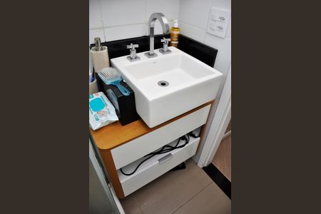 Apartamento à venda com 49m², 2 quartos e 1 vaga Apartamento à venda com 49m², 2 quartos e 1 vagaDetalhe - Banheiro Social