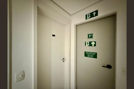 Apartamento para alugar com 33m², 1 quarto e 1 vaga Apartamento para alugar com 33m², 1 quarto e 1 vagaHall Apartamento