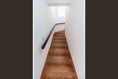 Casa para alugar com 127m², 4 quartos e 3 vagasEscada