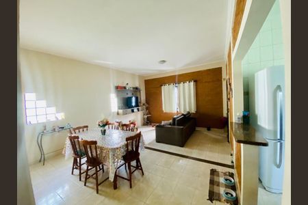 Casa para alugar com 132m², 3 quartos e 3 vagasSala