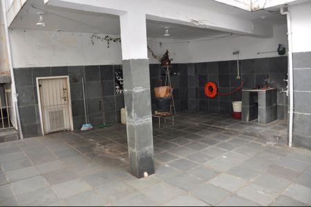 Casa à venda com 210m², 2 quartos e 2 vagas