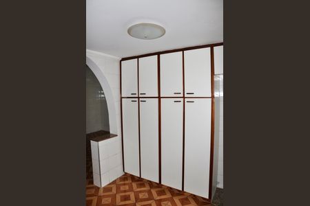 Casa à venda com 210m², 2 quartos e 2 vagas