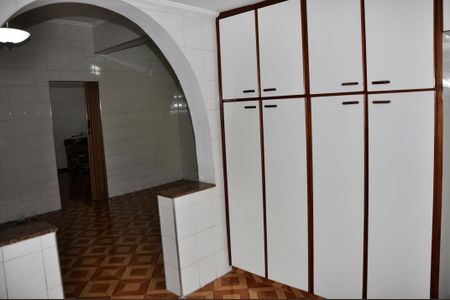 Casa à venda com 210m², 2 quartos e 2 vagas