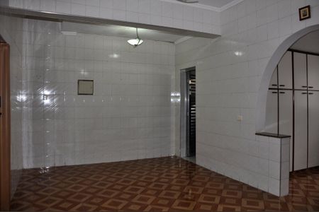 Casa à venda com 210m², 2 quartos e 2 vagas