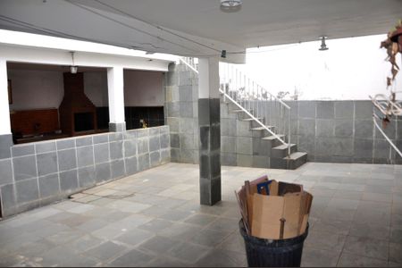 Casa à venda com 210m², 2 quartos e 2 vagas
