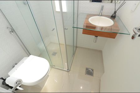 Apartamento à venda com 70m², 2 quartos e 1 vaga Apartamento à venda com 70m², 2 quartos e 1 vagaBanheiro Suíte