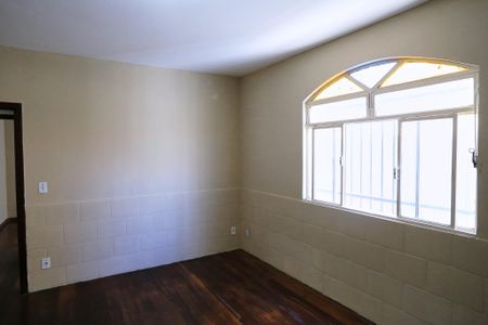 Sala de apartamento para alugar com 2 quartos, 78m² em Sagrada Família, Belo Horizonte