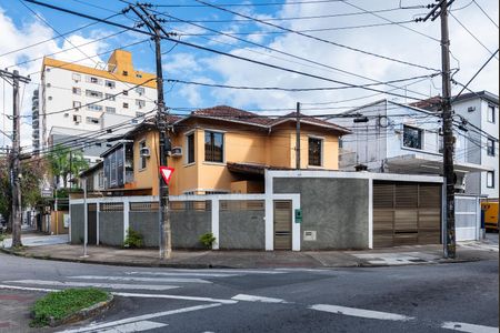 Casa para alugar com 221m², 3 quartos e 3 vagas Casa para alugar com 221m², 3 quartos e 3 vagasFachada
