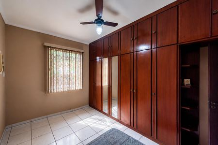 Casa para alugar com 221m², 3 quartos e 3 vagas Casa para alugar com 221m², 3 quartos e 3 vagasQuarto