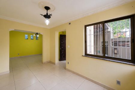 Casa para alugar com 221m², 3 quartos e 3 vagas Casa para alugar com 221m², 3 quartos e 3 vagasSala