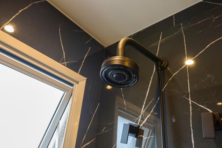 Apartamento à venda com 83m², 2 quartos e 2 vagasBanheiro da Suíte 2