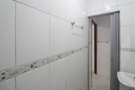 Banheiro  de apartamento para alugar com 2 quartos, 40m² em Conjunto Habitacional Jova Rural, São Paulo