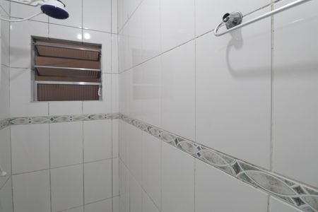 Banheiro  de apartamento para alugar com 2 quartos, 40m² em Conjunto Habitacional Jova Rural, São Paulo
