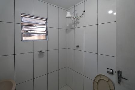 Banheiro de casa para alugar com 1 quarto, 35m² em Conjunto Habitacional Jova Rural, São Paulo
