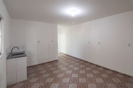 Sala / Cozinha  de casa para alugar com 1 quarto, 35m² em Conjunto Habitacional Jova Rural, São Paulo
