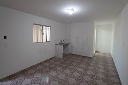 Sala / Cozinha  de casa para alugar com 1 quarto, 35m² em Conjunto Habitacional Jova Rural, São Paulo
