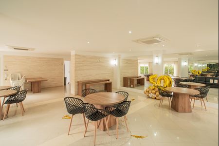 Apartamento à venda com 115m², 3 quartos e 2 vagas Apartamento à venda com 115m², 3 quartos e 2 vagasÁrea comum - Salão de festas
