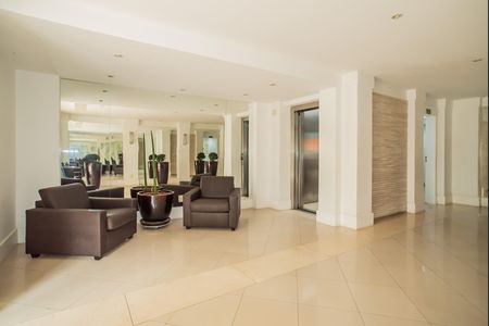 Apartamento à venda com 115m², 3 quartos e 2 vagas Apartamento à venda com 115m², 3 quartos e 2 vagasHall social