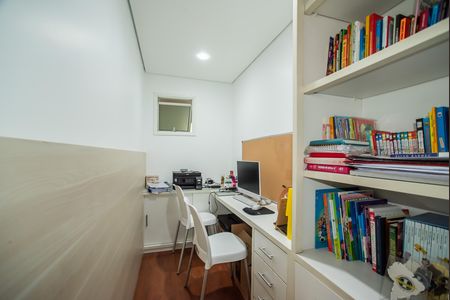 Apartamento à venda com 115m², 3 quartos e 2 vagas Apartamento à venda com 115m², 3 quartos e 2 vagasEscritório