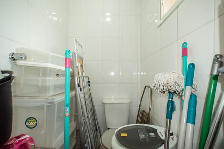 Apartamento à venda com 115m², 3 quartos e 2 vagas Apartamento à venda com 115m², 3 quartos e 2 vagasBanheiro de Serviço