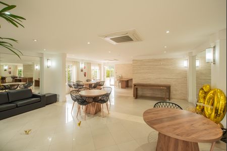 Apartamento à venda com 115m², 3 quartos e 2 vagas Apartamento à venda com 115m², 3 quartos e 2 vagasÁrea comum - Salão de festas