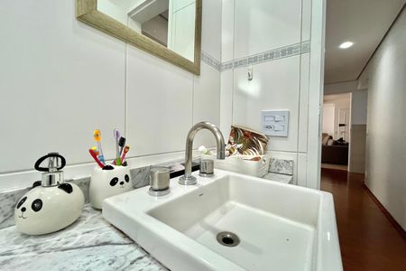 Apartamento à venda com 115m², 3 quartos e 2 vagas Apartamento à venda com 115m², 3 quartos e 2 vagasBanheiro Corredor