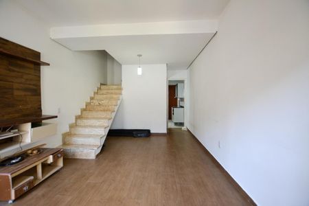 SALA de casa para alugar com 2 quartos, 90m² em Rio Pequeno, São Paulo