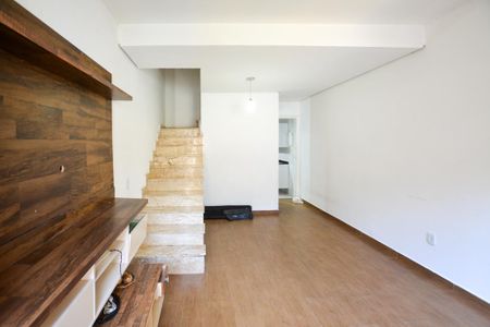 SALA de casa para alugar com 2 quartos, 90m² em Rio Pequeno, São Paulo